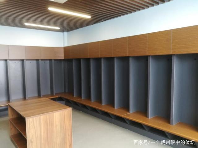 手机买球-足球场更衣室足球俱乐部更衣室什么意思